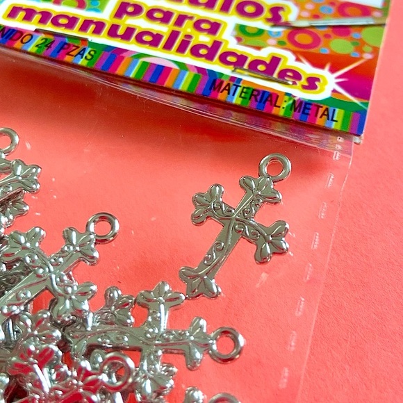 NWT. Pack of 24 silver metal cross charm for arts and crafts - Picture 1 of 7